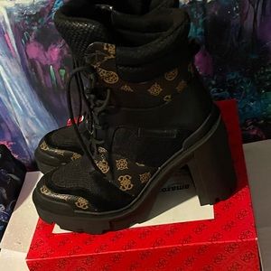 Ankle high-heel guess boots